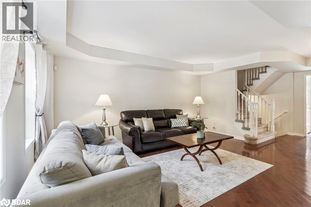 












90 GEORGIAN Drive

,
Oakville,




Ontario
L6H6V1

