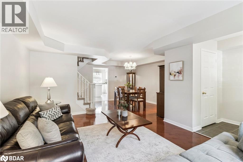 












90 GEORGIAN Drive

,
Oakville,




Ontario
L6H6V1

