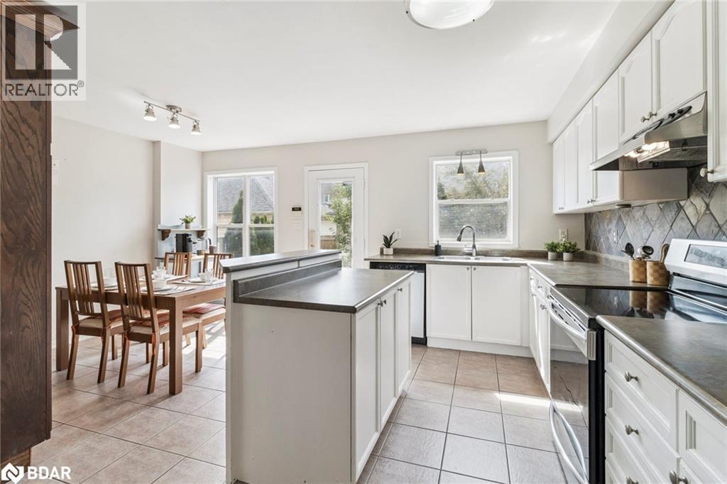 












90 GEORGIAN Drive

,
Oakville,




Ontario
L6H6V1

