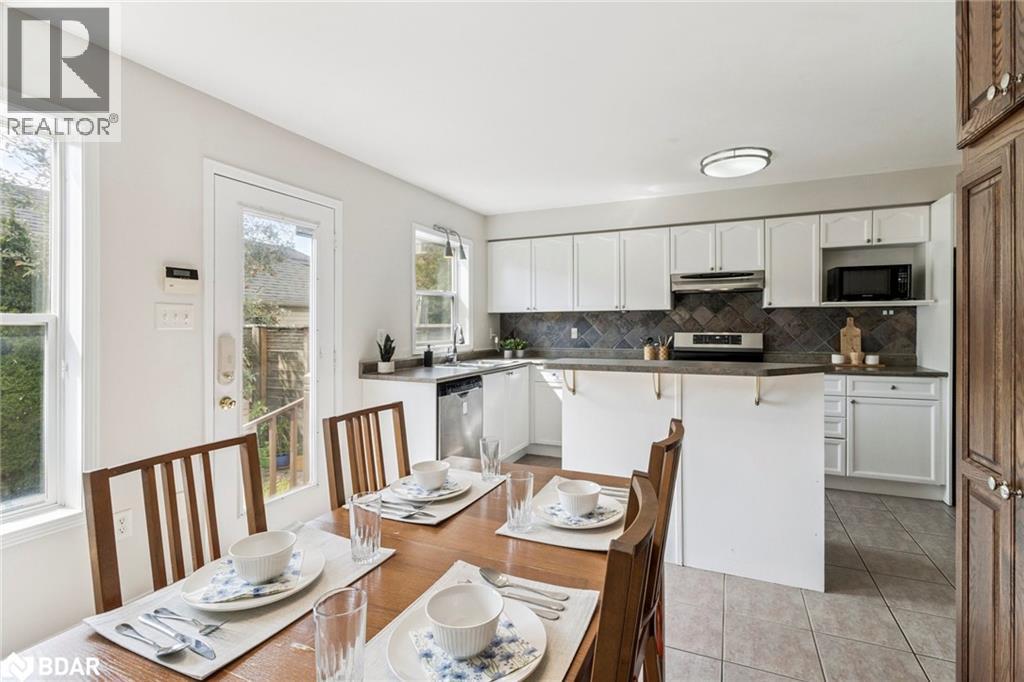 












90 GEORGIAN Drive

,
Oakville,




Ontario
L6H6V1

