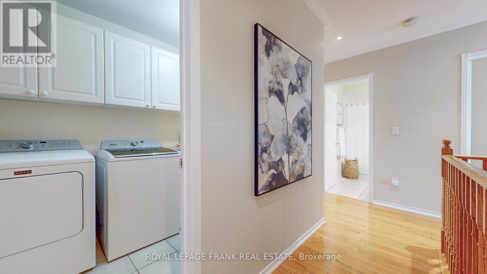












33 BEXLEY CRESCENT E

,
Whitby (Brooklin),




Ontario
L1M2C7

