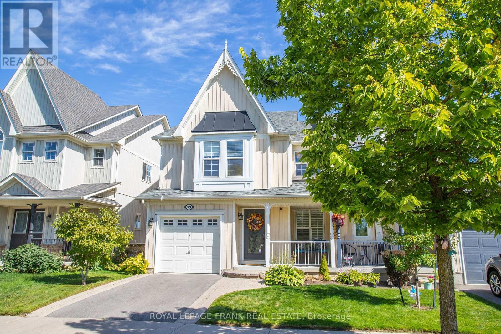 












33 BEXLEY CRESCENT E

,
Whitby (Brooklin),




Ontario
L1M2C7

