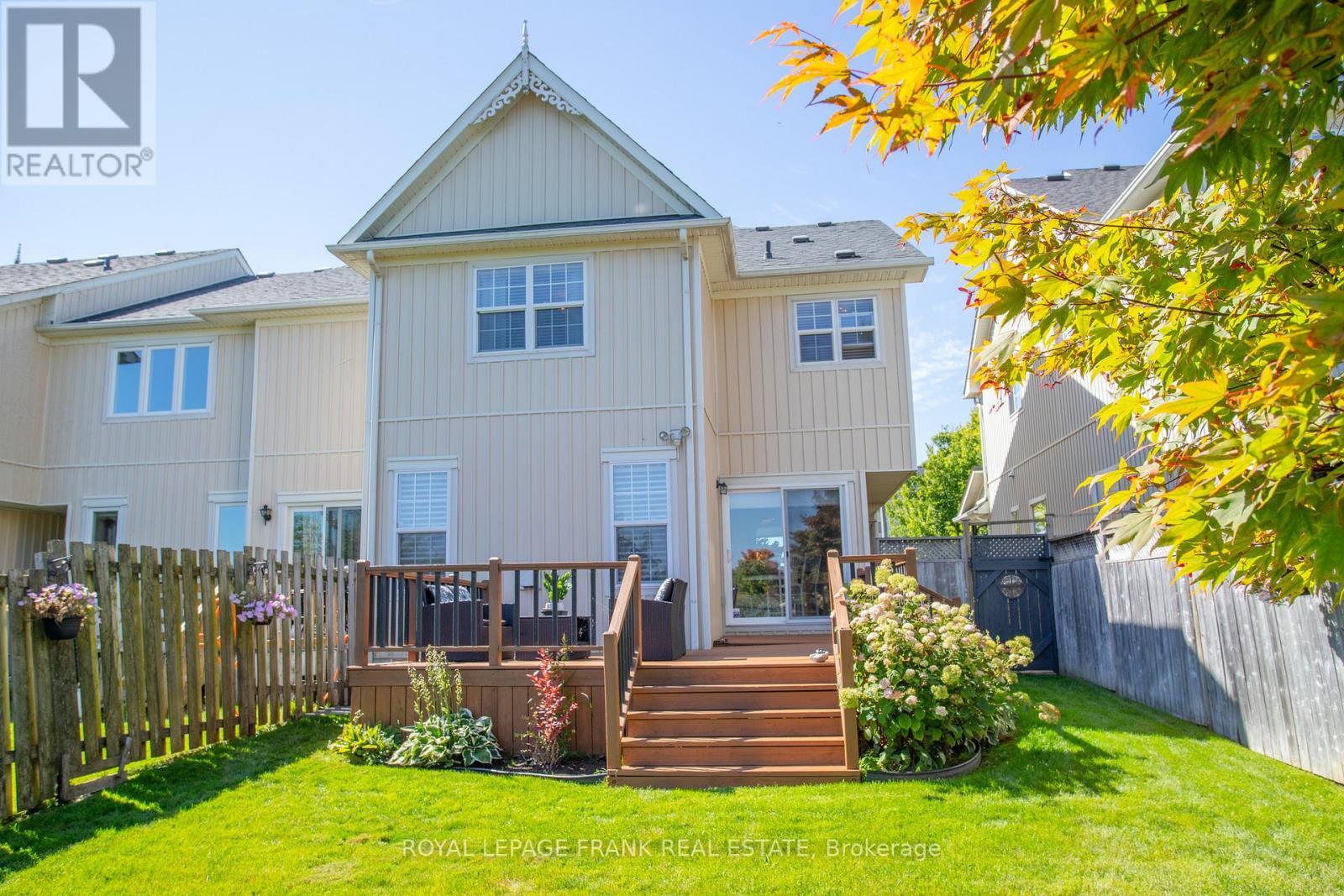 












33 BEXLEY CRESCENT E

,
Whitby (Brooklin),




Ontario
L1M2C7

