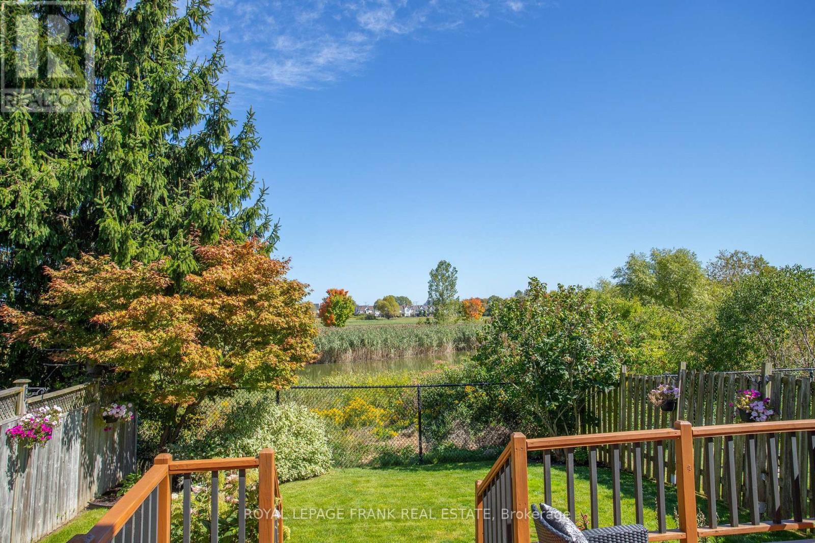 












33 BEXLEY CRESCENT E

,
Whitby (Brooklin),




Ontario
L1M2C7

