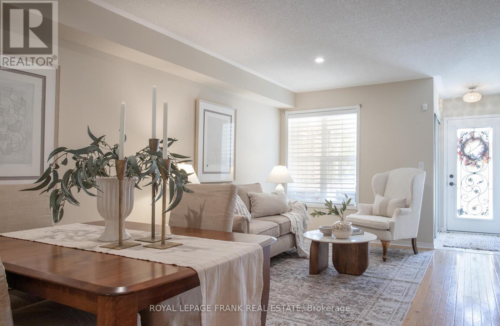 












33 BEXLEY CRESCENT E

,
Whitby (Brooklin),




Ontario
L1M2C7

