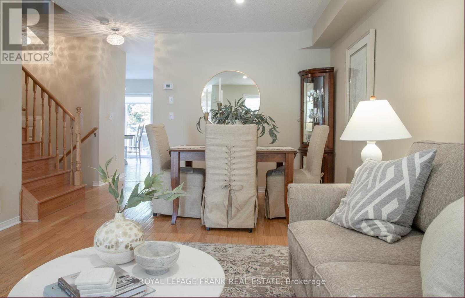 












33 BEXLEY CRESCENT E

,
Whitby (Brooklin),




Ontario
L1M2C7

