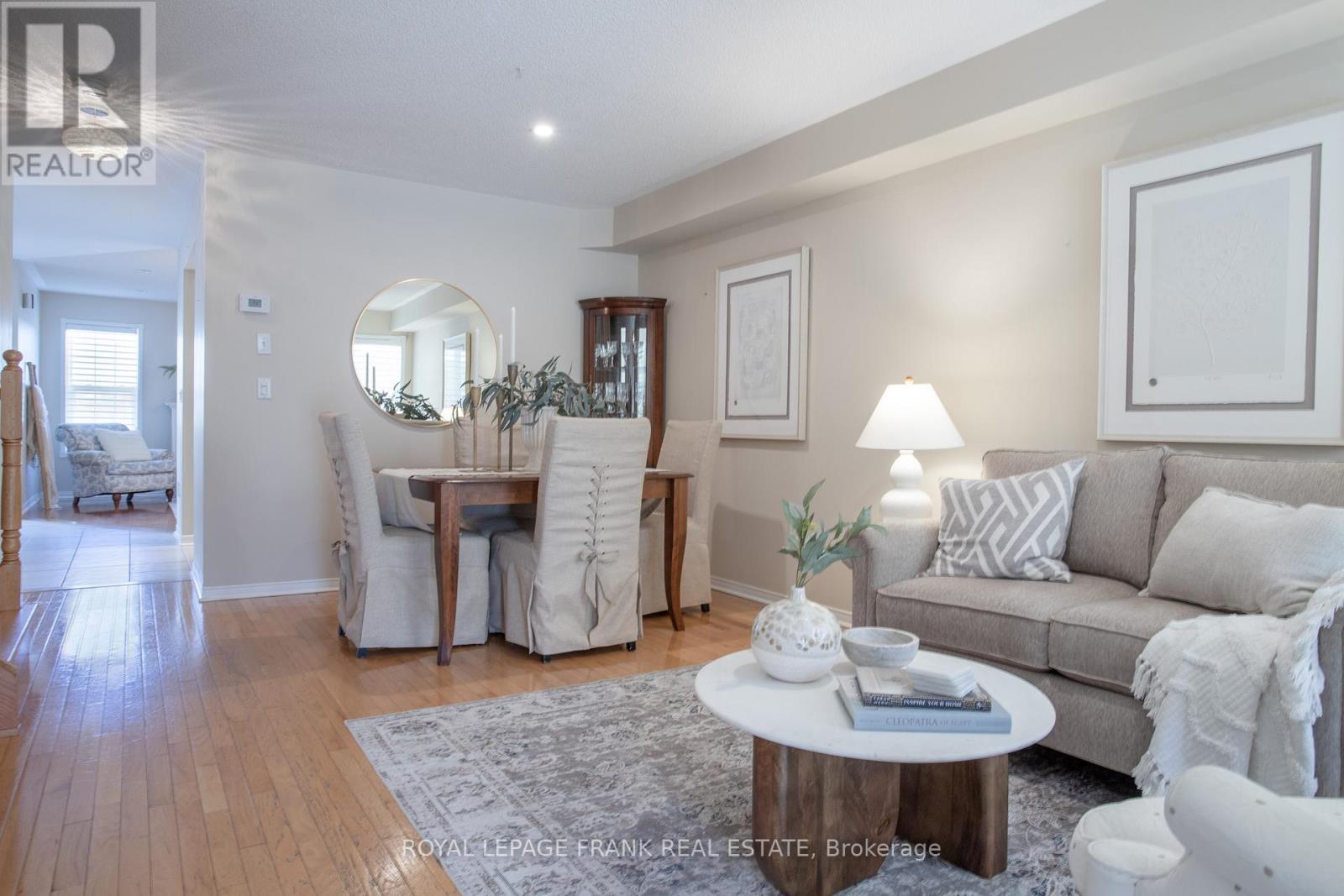 












33 BEXLEY CRESCENT E

,
Whitby (Brooklin),




Ontario
L1M2C7


