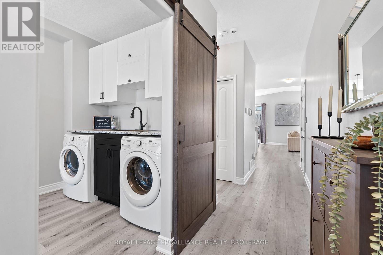 












1556 ALBANY DRIVE

,
Kingston (City Northwest),




Ontario
K7P0L9

