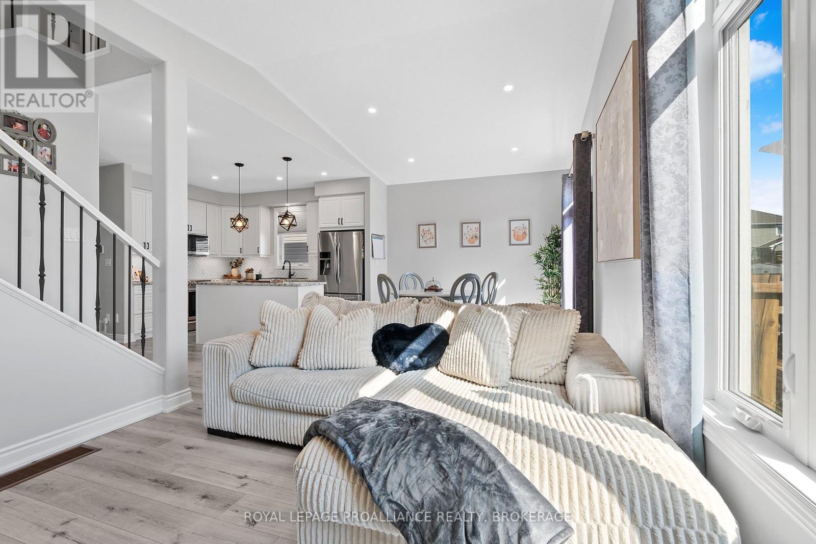 












1556 ALBANY DRIVE

,
Kingston (City Northwest),




Ontario
K7P0L9


