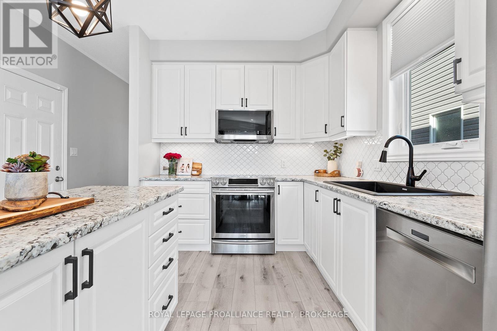 












1556 ALBANY DRIVE

,
Kingston (City Northwest),




Ontario
K7P0L9

