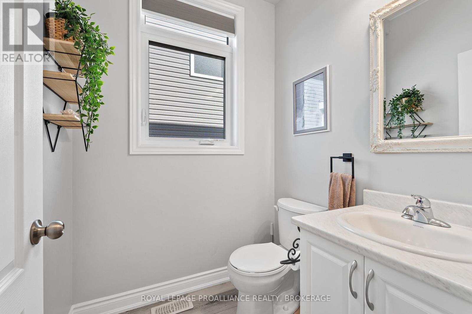 












1556 ALBANY DRIVE

,
Kingston (City Northwest),




Ontario
K7P0L9

