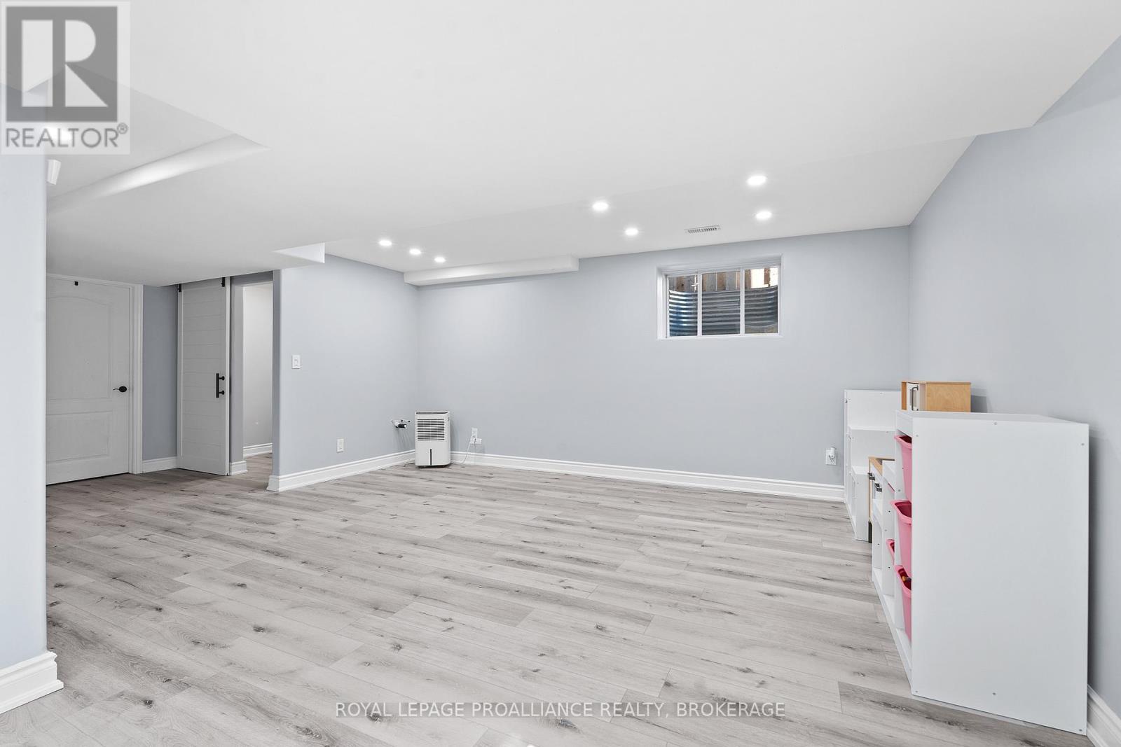 












1556 ALBANY DRIVE

,
Kingston (City Northwest),




Ontario
K7P0L9

