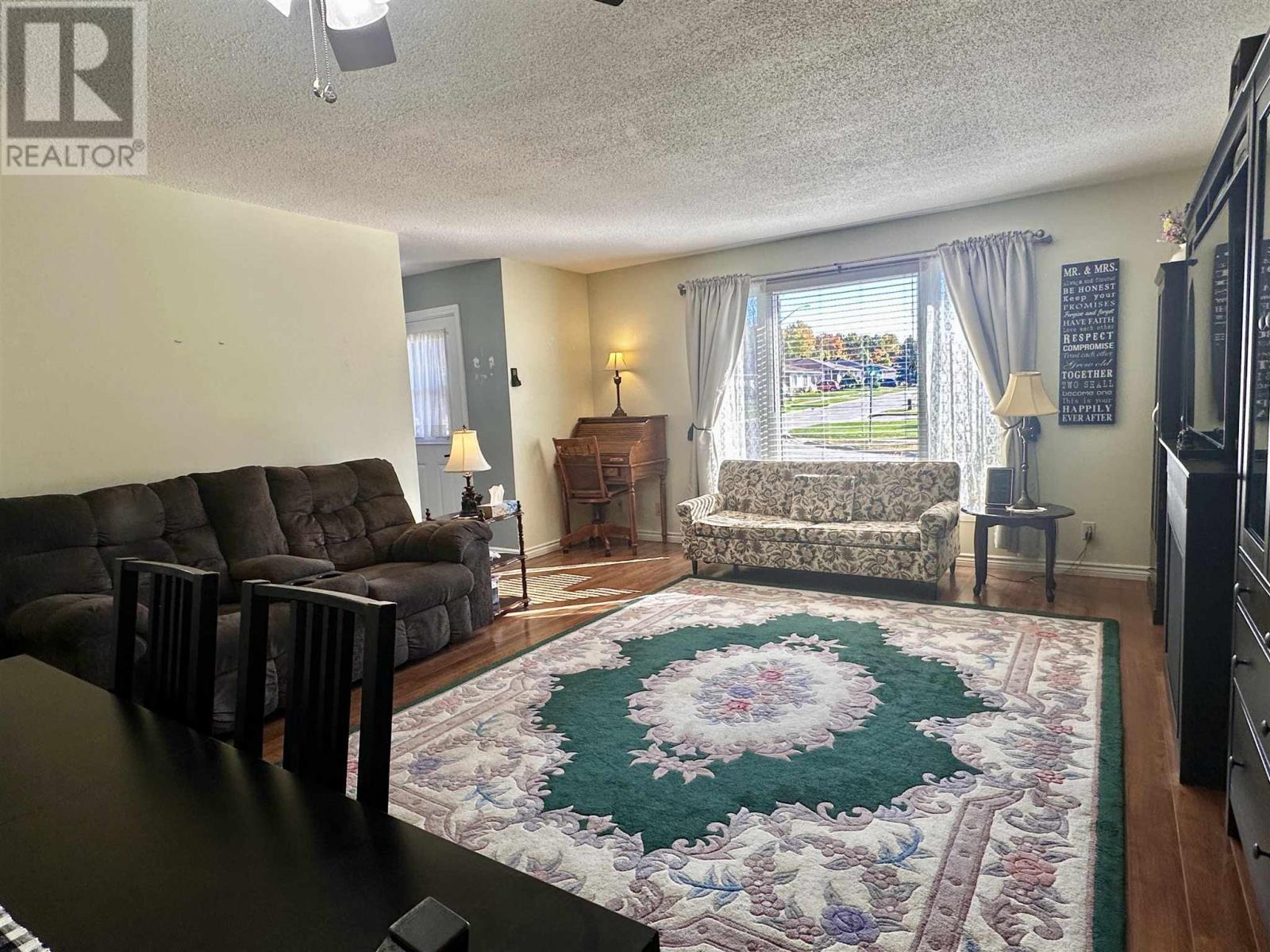 












62 Taylor BLVD

,
Elliot Lake,




Ontario
P5A3H8

