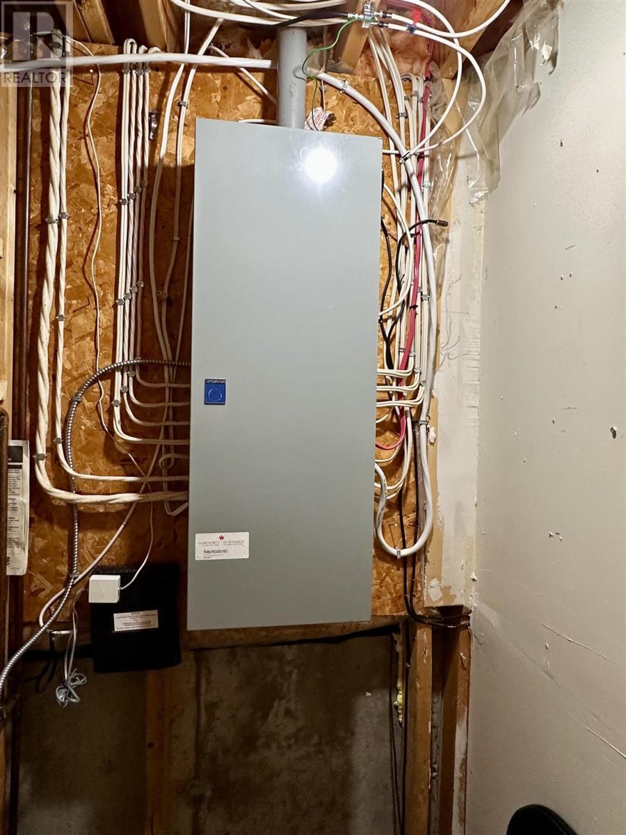 












62 Taylor BLVD

,
Elliot Lake,




Ontario
P5A3H8

