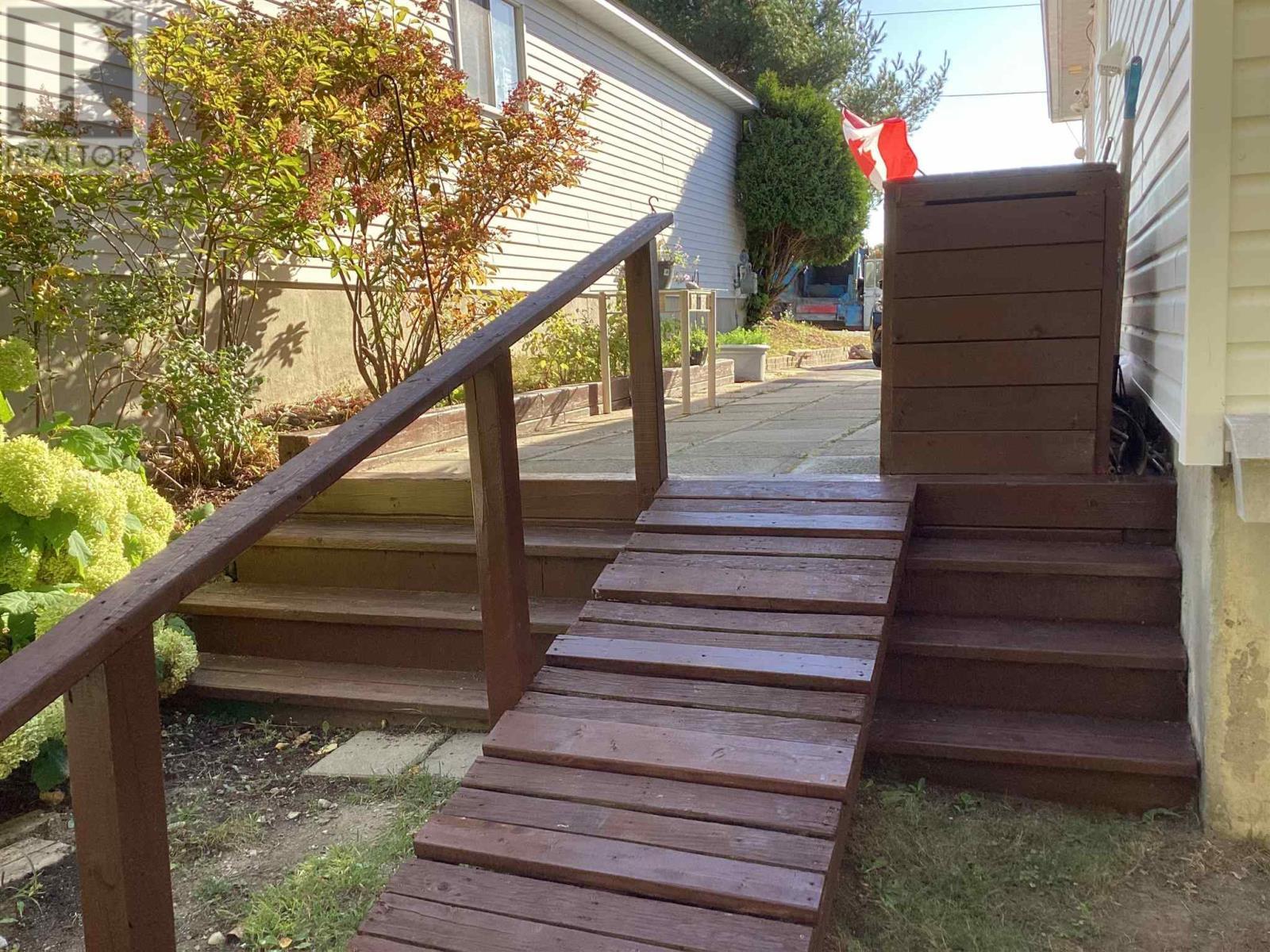 












62 Taylor BLVD

,
Elliot Lake,




Ontario
P5A3H8

