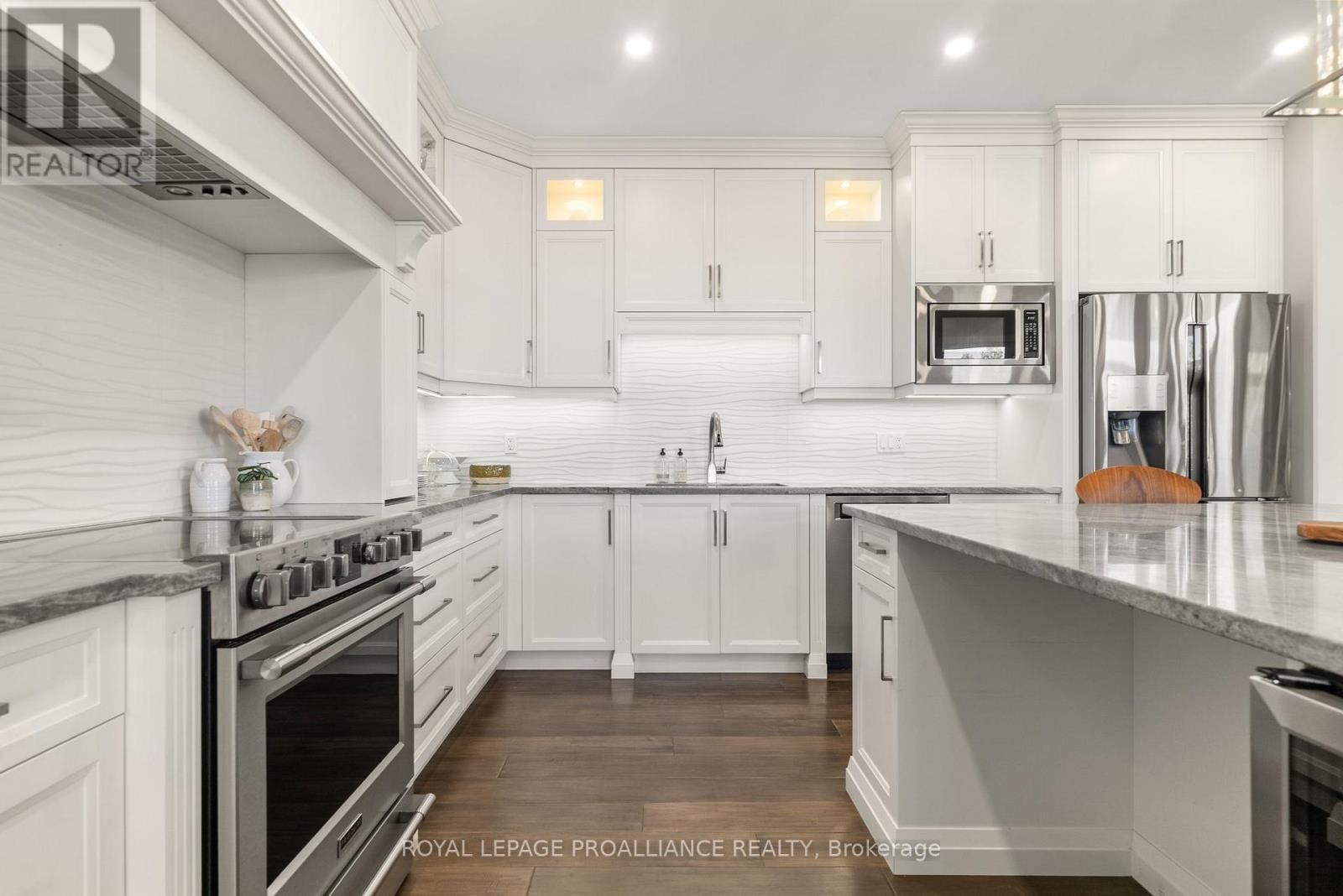 












77 NAVIGATION DRIVE

,
Prince Edward County (Ameliasburg Ward),




Ontario
K8N0G1

