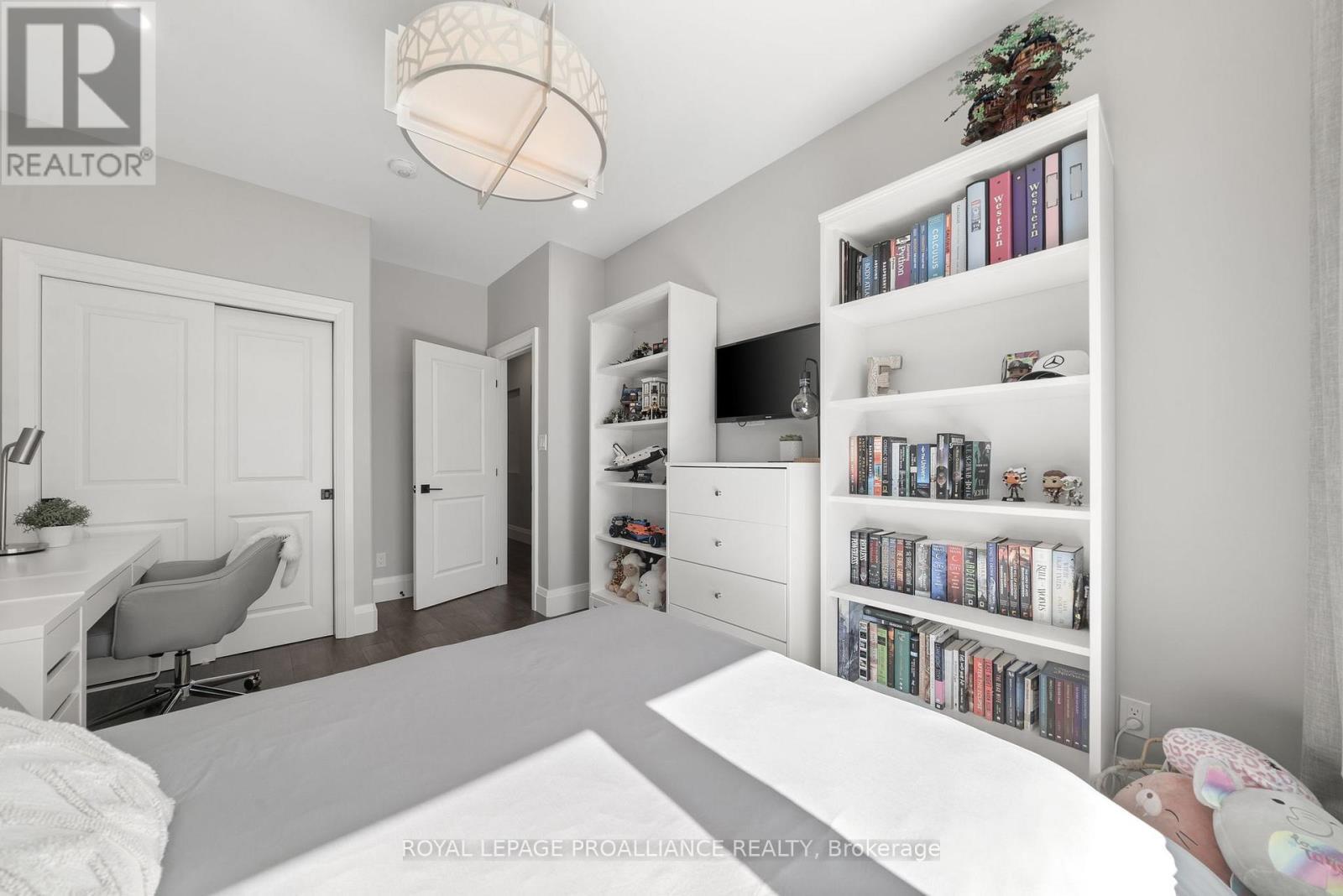 












77 NAVIGATION DRIVE

,
Prince Edward County (Ameliasburg Ward),




Ontario
K8N0G1

