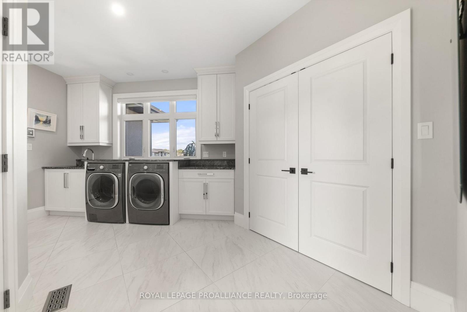 












77 NAVIGATION DRIVE

,
Prince Edward County (Ameliasburg Ward),




Ontario
K8N0G1


