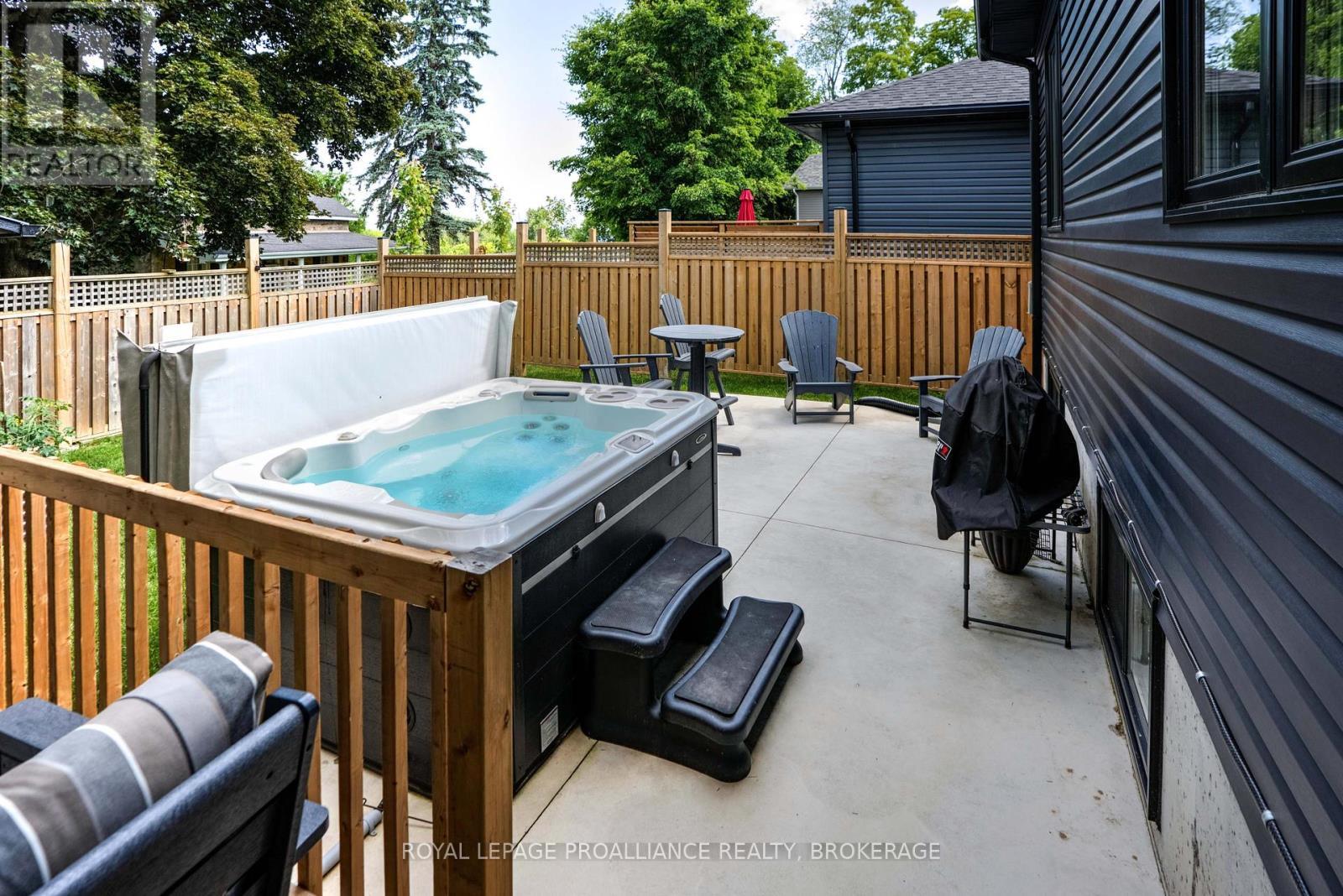












125 MAPLECROFT COURT

,
Gananoque,




Ontario
K7G0A6

