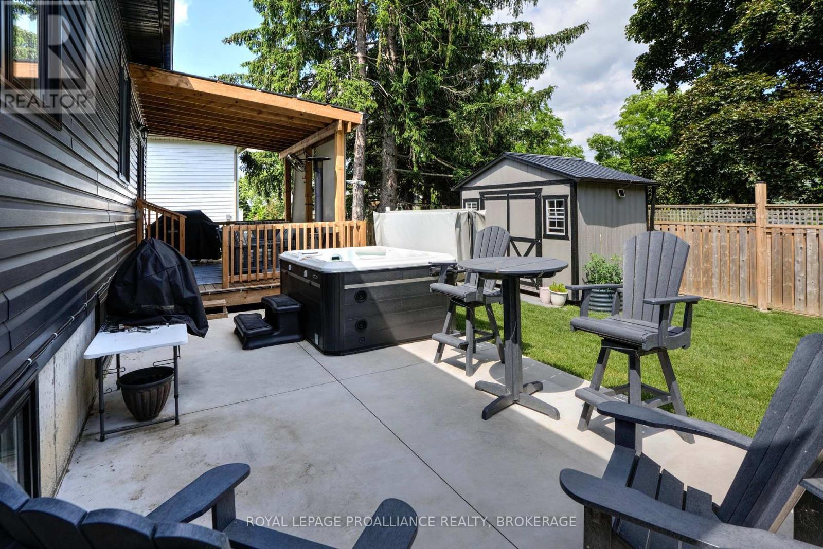 












125 MAPLECROFT COURT

,
Gananoque,




Ontario
K7G0A6

