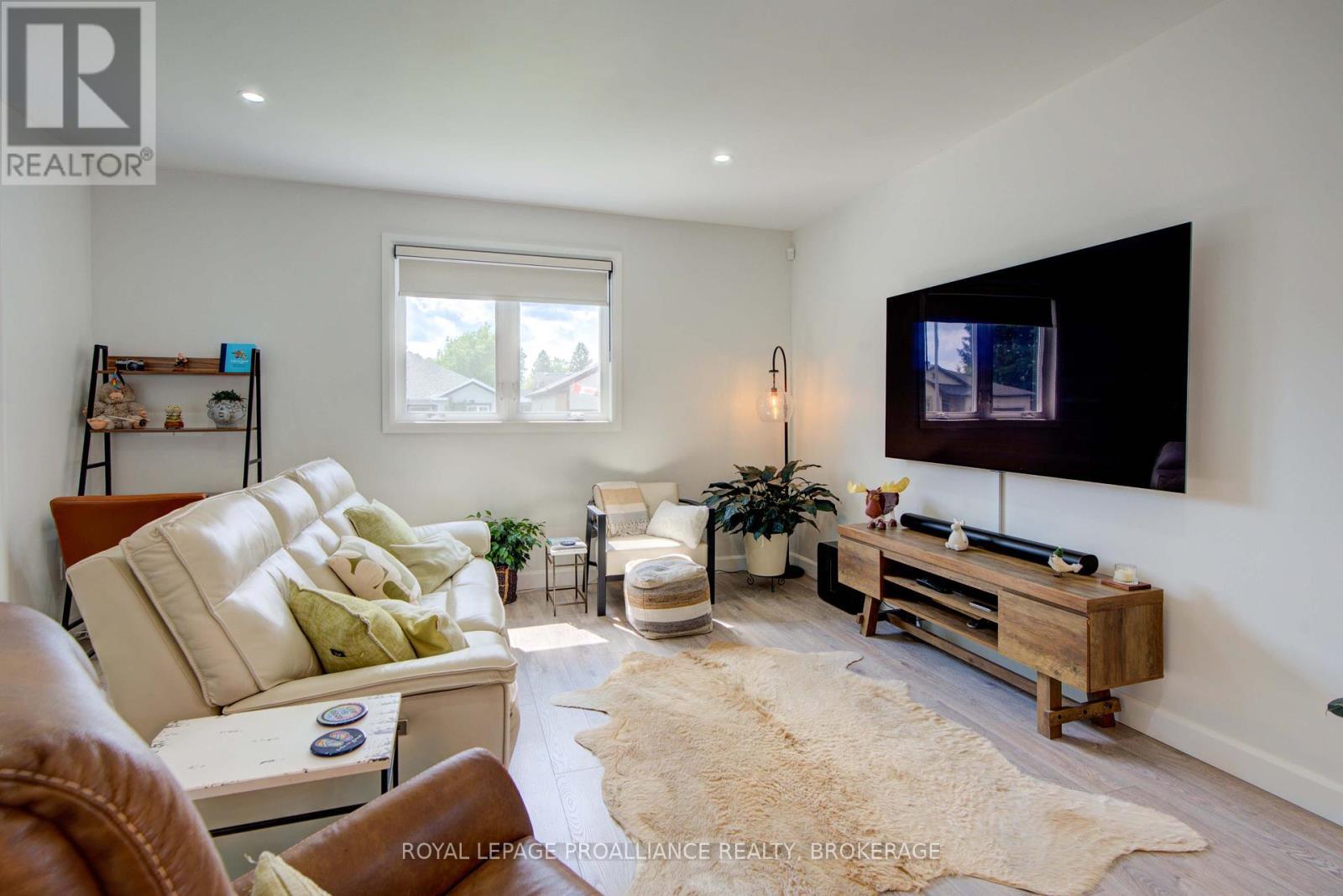 












125 MAPLECROFT COURT

,
Gananoque,




Ontario
K7G0A6

