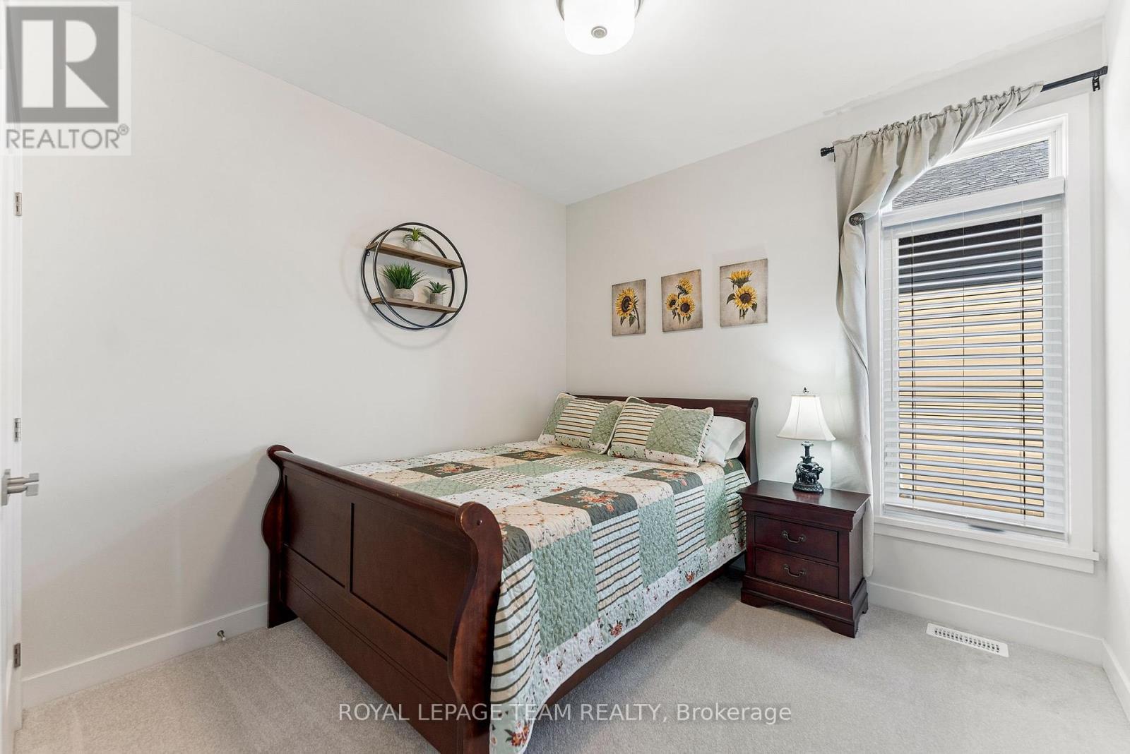 












276 WOOD AVENUE

,
Smiths Falls,




Ontario
K7A5H2

