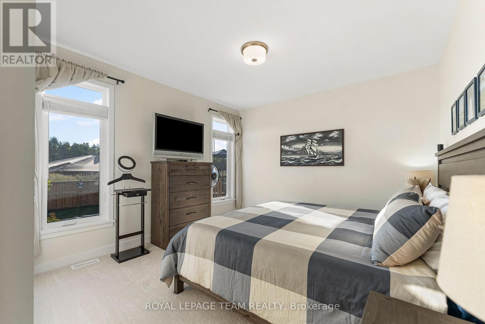 












276 WOOD AVENUE

,
Smiths Falls,




Ontario
K7A5H2


