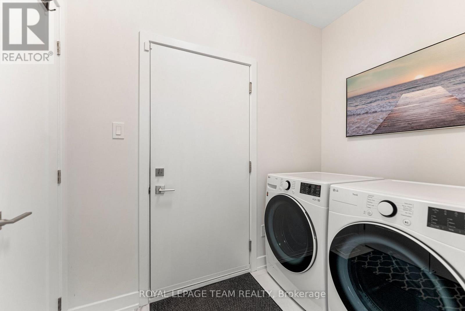 












276 WOOD AVENUE

,
Smiths Falls,




Ontario
K7A5H2

