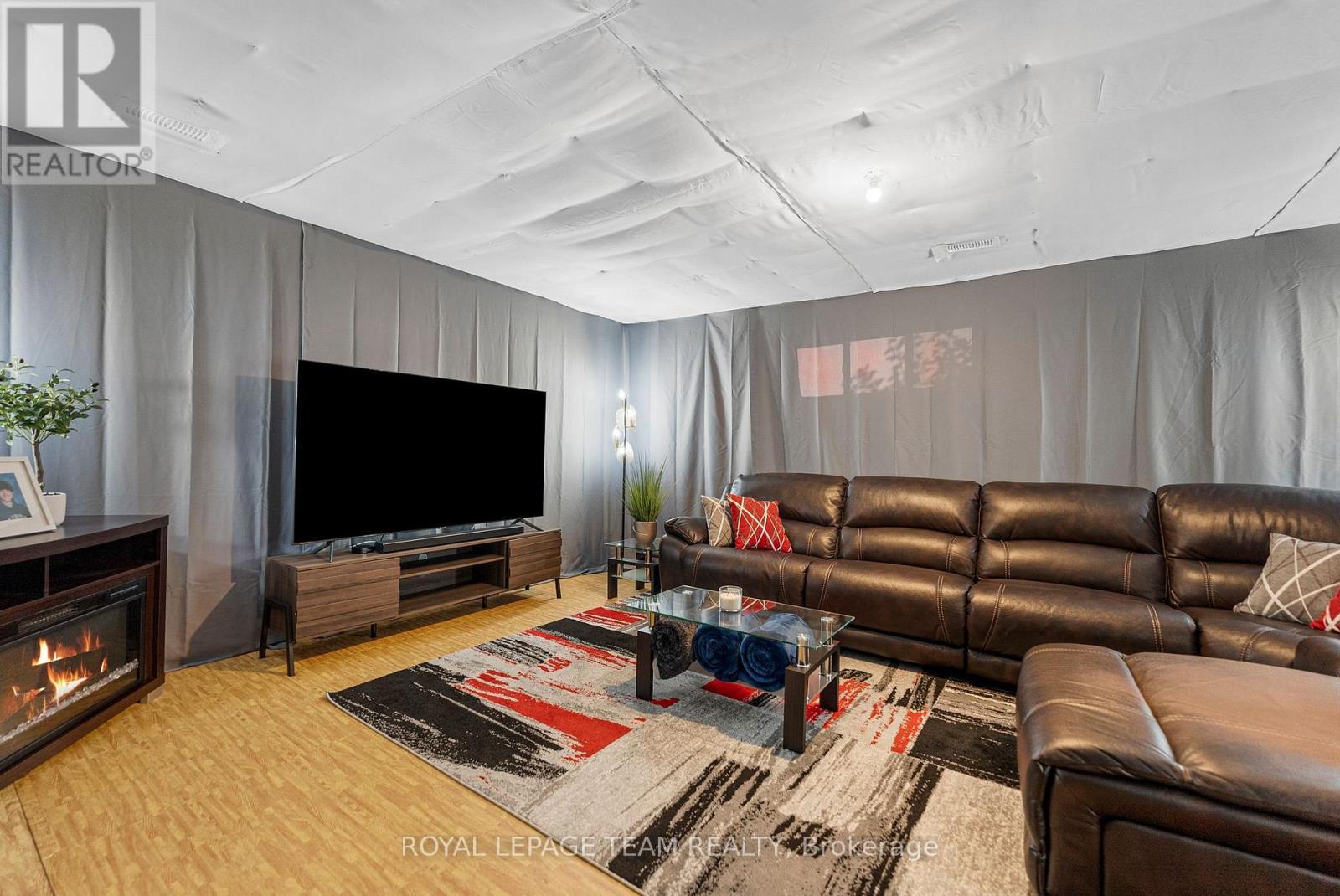 












276 WOOD AVENUE

,
Smiths Falls,




Ontario
K7A5H2

