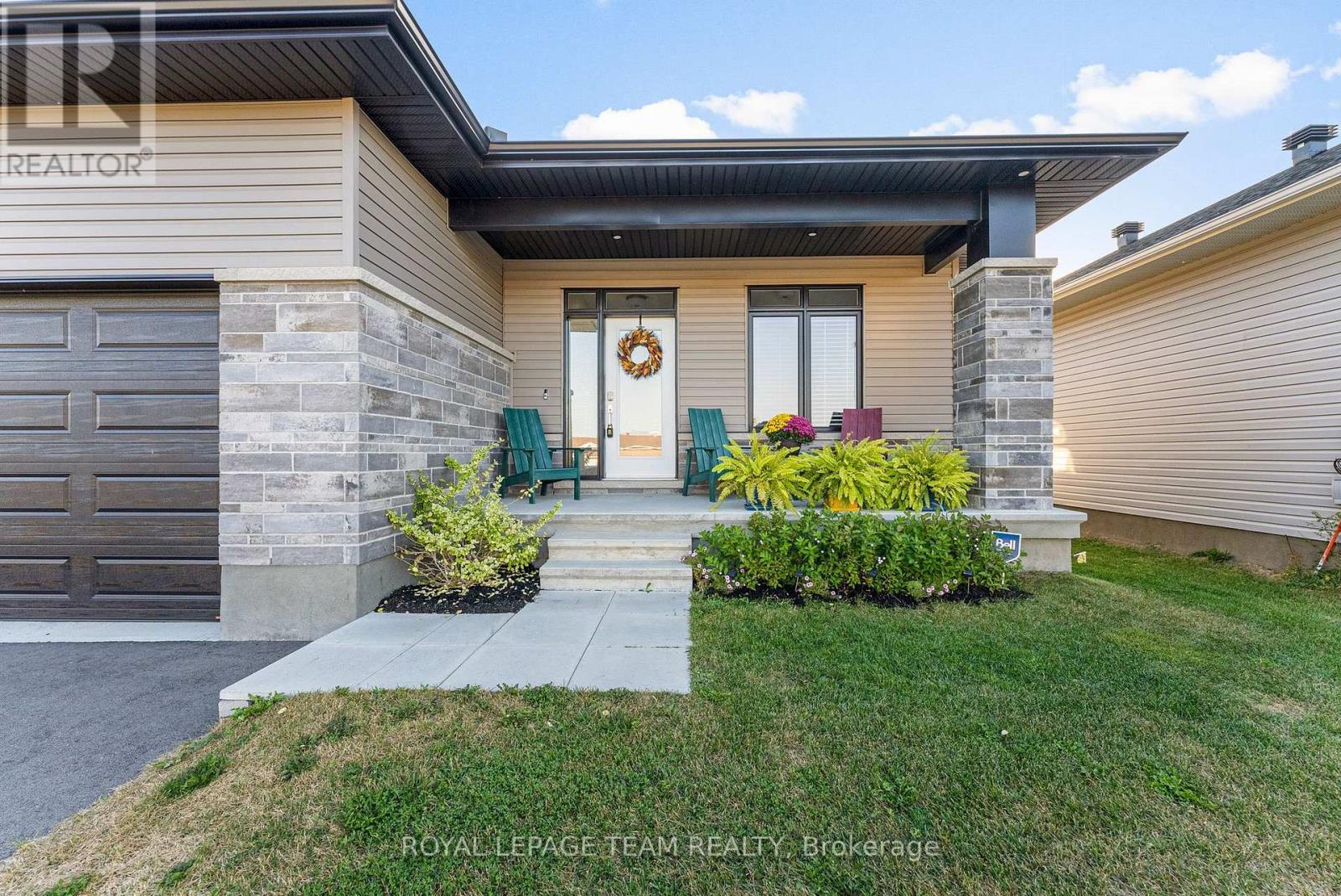 












276 WOOD AVENUE

,
Smiths Falls,




Ontario
K7A5H2

