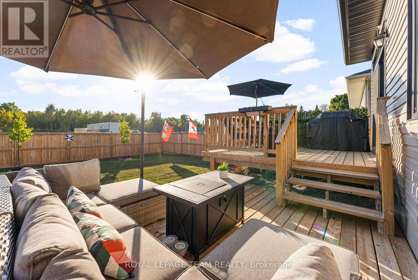 












276 WOOD AVENUE

,
Smiths Falls,




Ontario
K7A5H2

