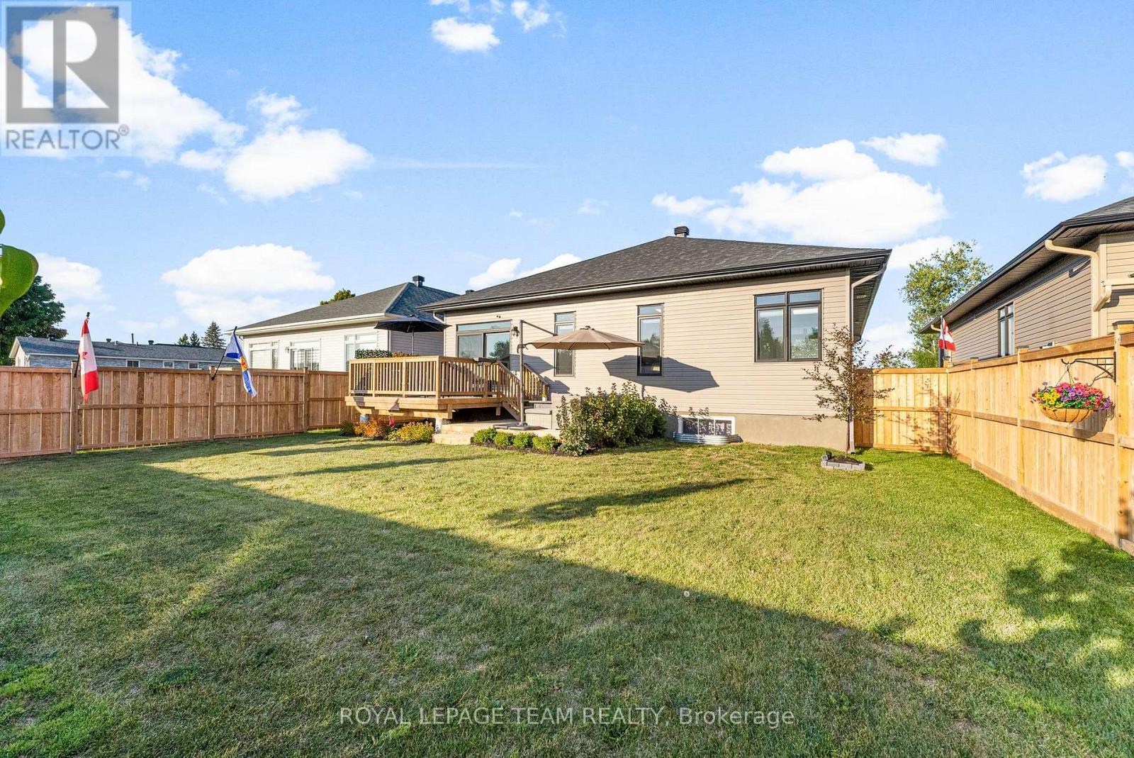 












276 WOOD AVENUE

,
Smiths Falls,




Ontario
K7A5H2

