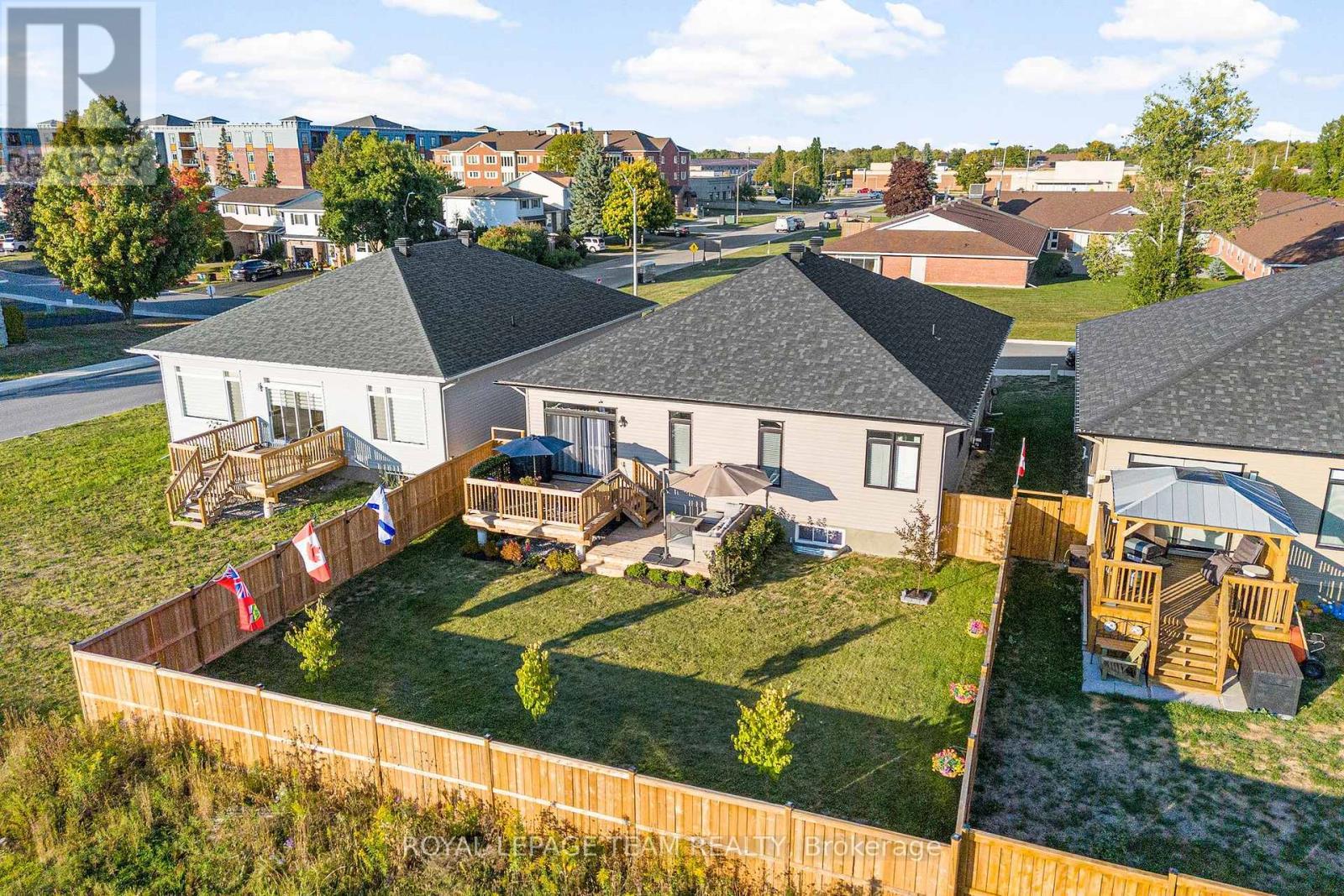 












276 WOOD AVENUE

,
Smiths Falls,




Ontario
K7A5H2

