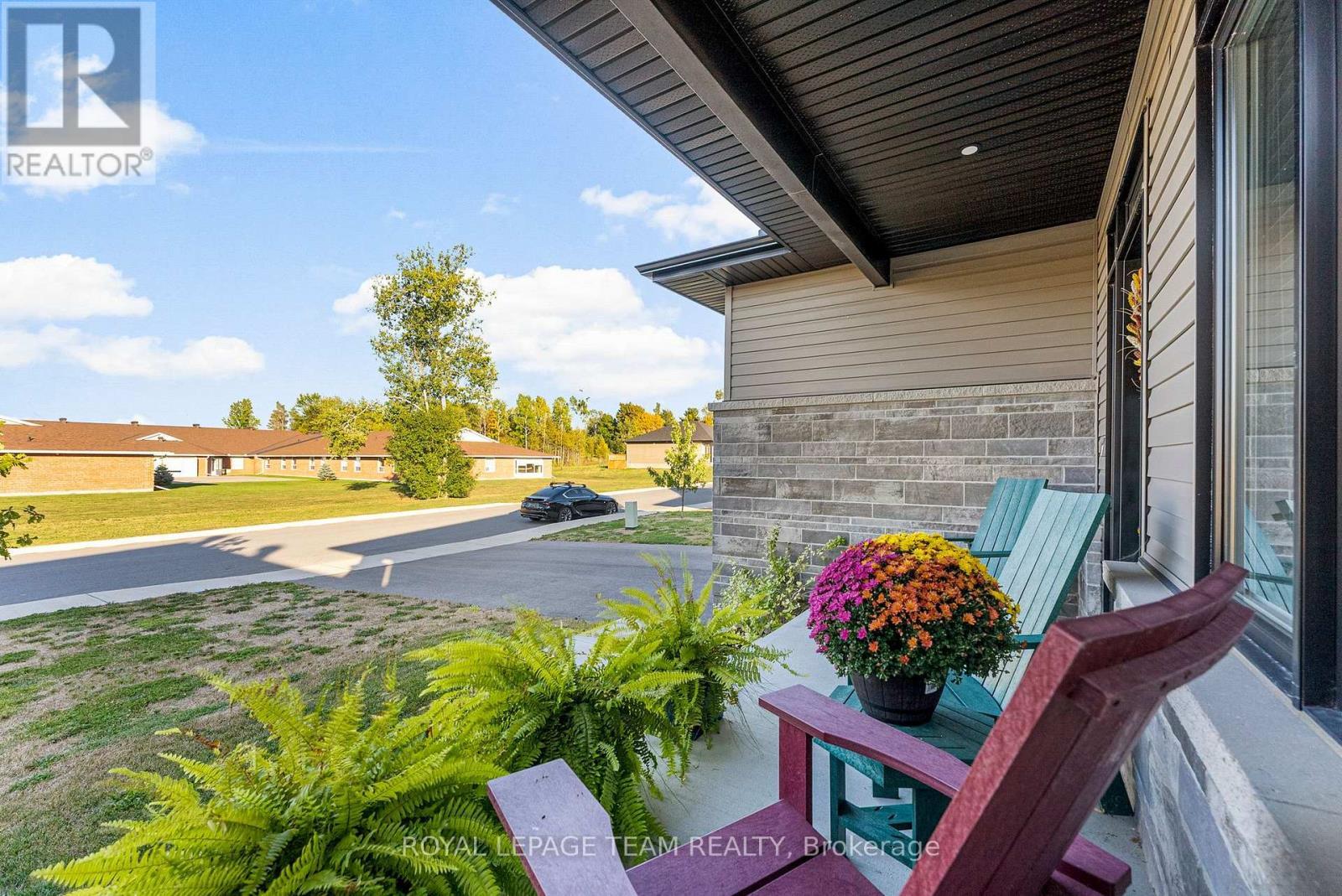 












276 WOOD AVENUE

,
Smiths Falls,




Ontario
K7A5H2

