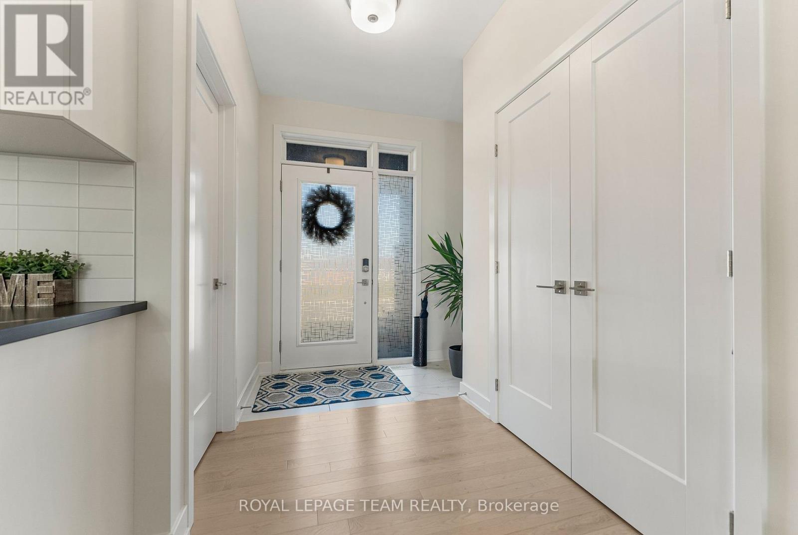 












276 WOOD AVENUE

,
Smiths Falls,




Ontario
K7A5H2

