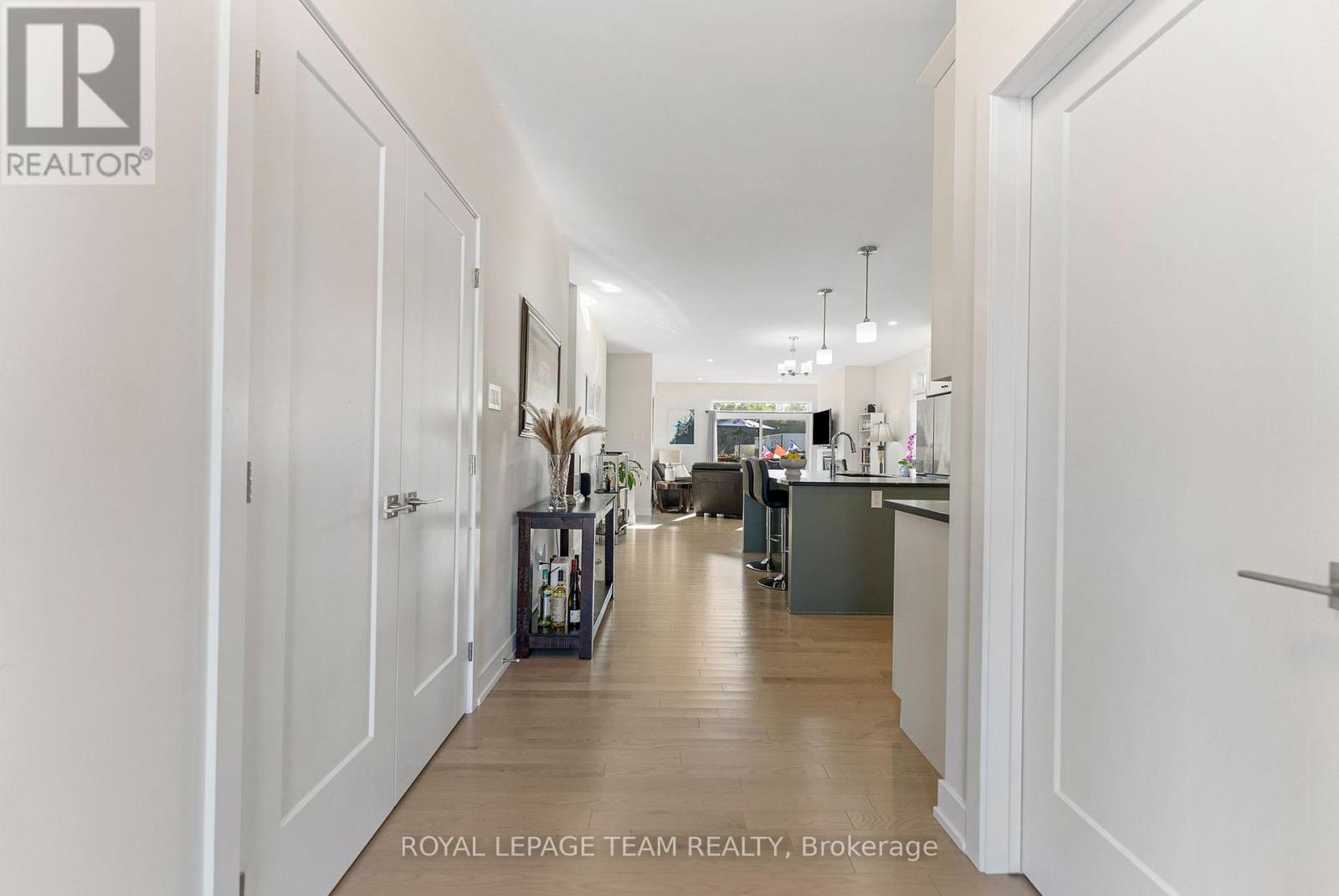 












276 WOOD AVENUE

,
Smiths Falls,




Ontario
K7A5H2


