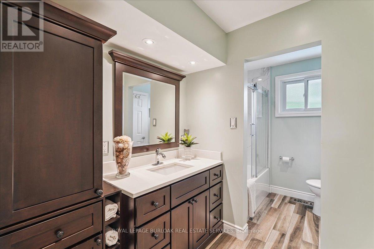 












510 FENWICK PLACE

,
Burlington,




Ontario
L7N2W8

