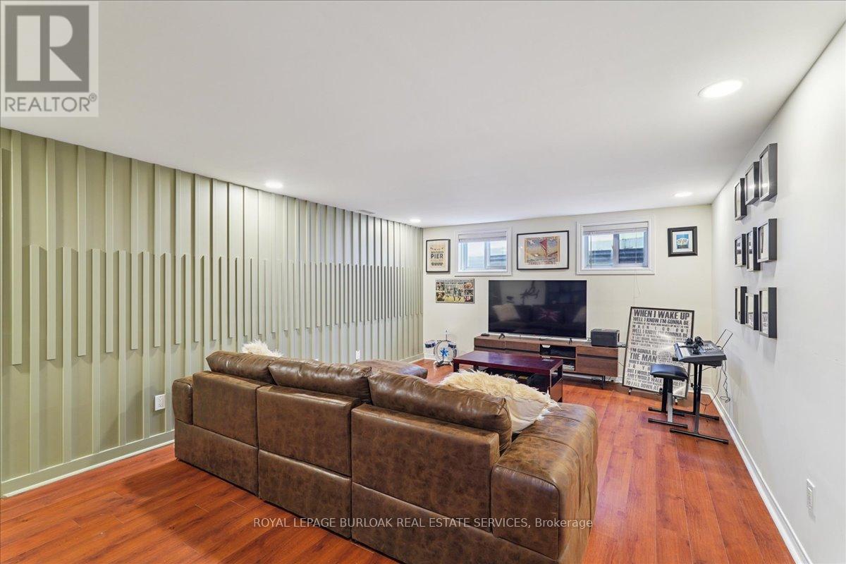 












510 FENWICK PLACE

,
Burlington,




Ontario
L7N2W8

