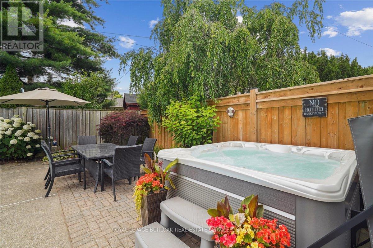 












510 FENWICK PLACE

,
Burlington,




Ontario
L7N2W8

