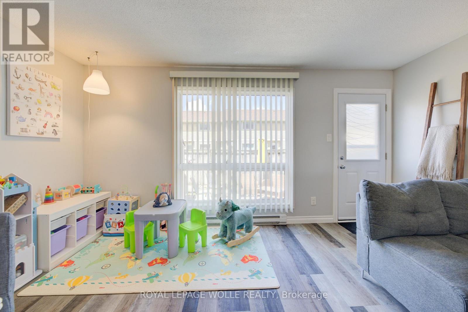 












28 - 879 PARKINSON ROAD

,
Woodstock,




Ontario
N4S8S7

