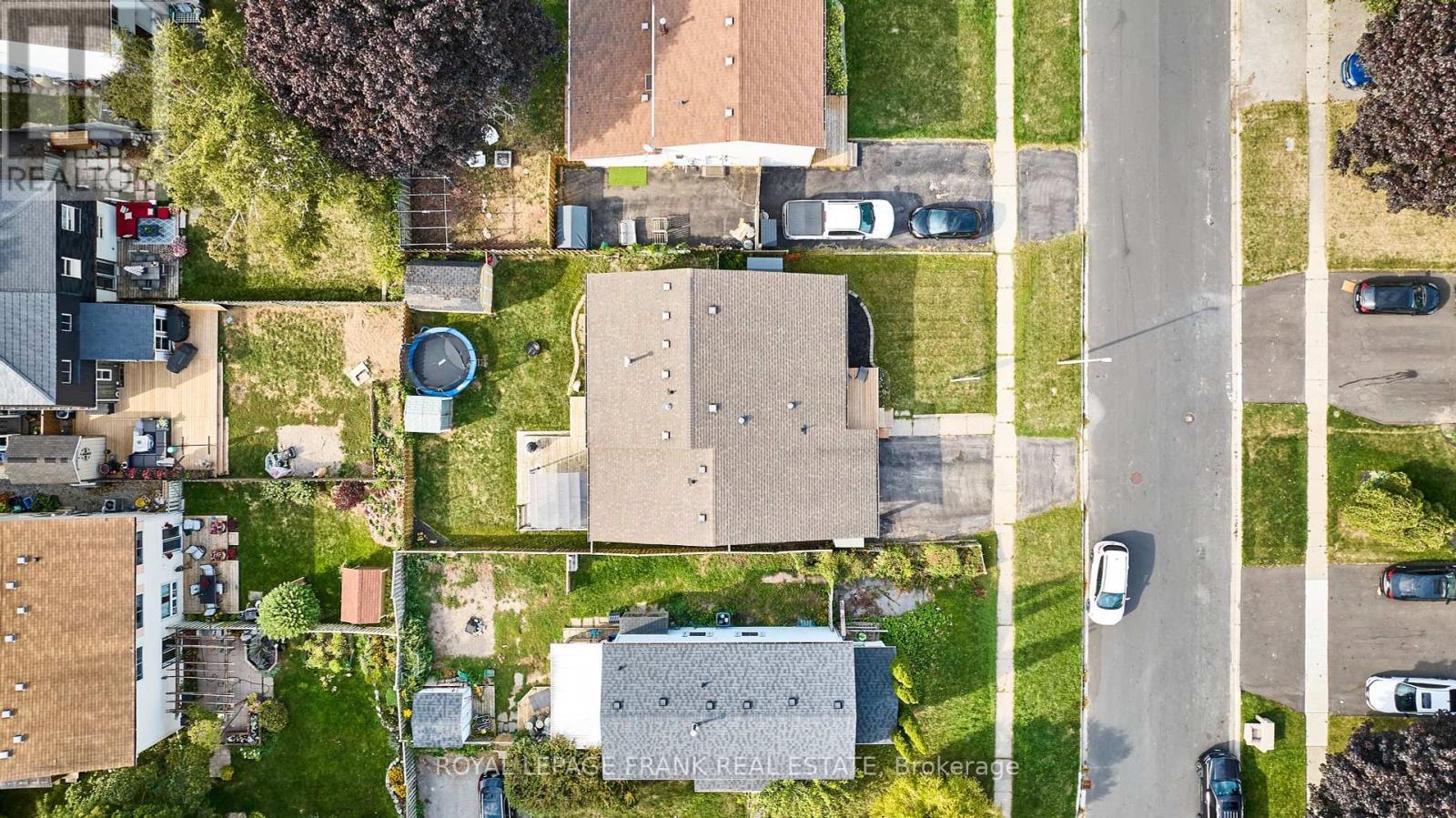 












24 ROSER CRESCENT

,
Clarington (Bowmanville),




Ontario
L1C3N6

