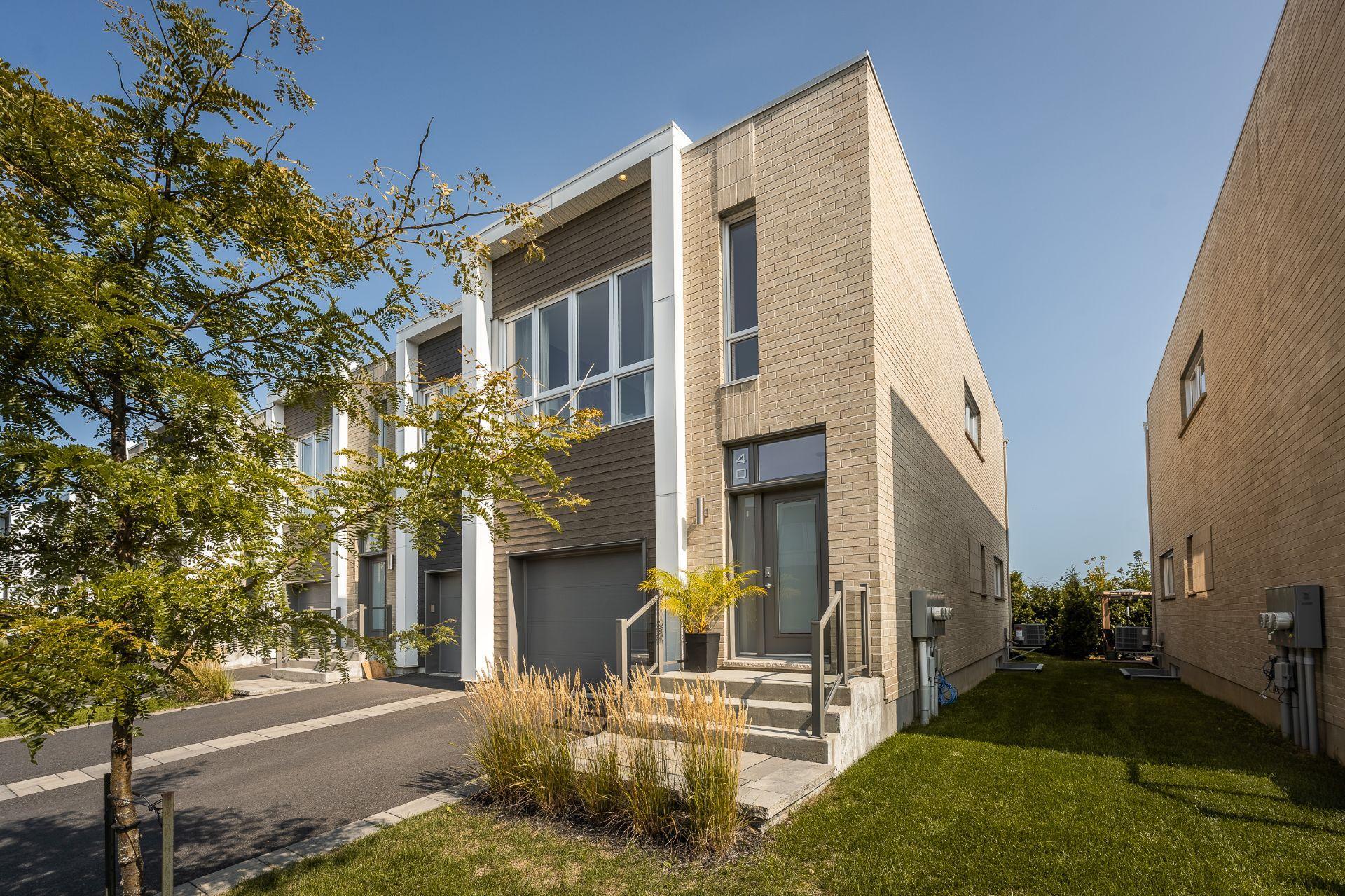 









40Z


Place Boulay

,
Saint-Basile-le-Grand,




QC
J3N0C6

