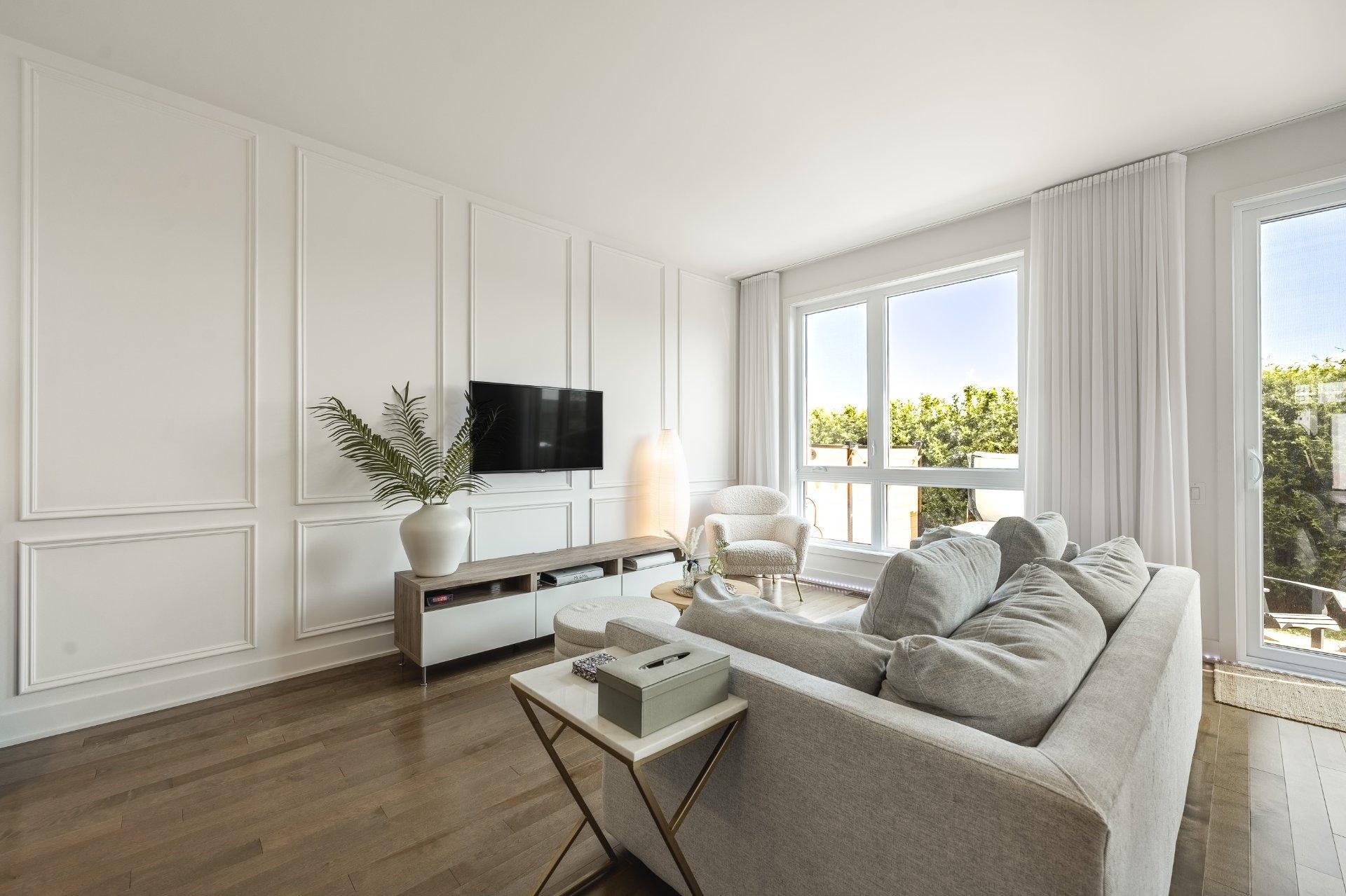 









40Z


Place Boulay

,
Saint-Basile-le-Grand,




QC
J3N0C6

