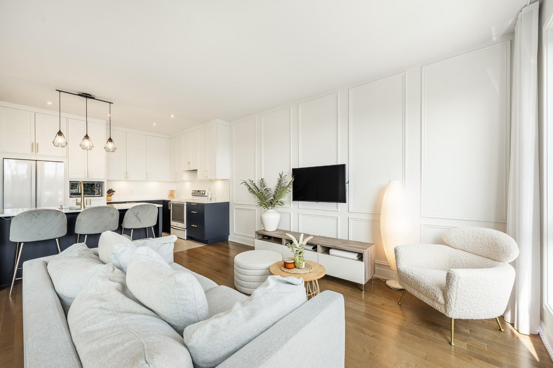 









40Z


Place Boulay

,
Saint-Basile-le-Grand,




QC
J3N0C6

