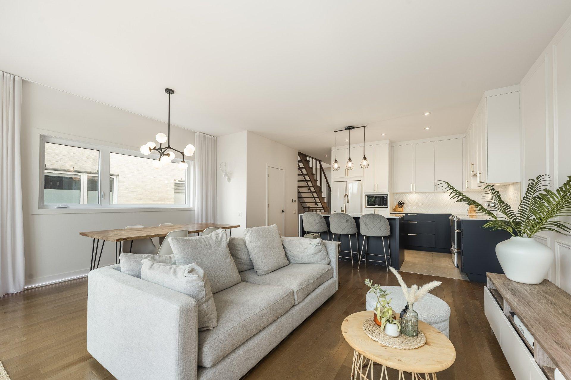 









40Z


Place Boulay

,
Saint-Basile-le-Grand,




QC
J3N0C6

