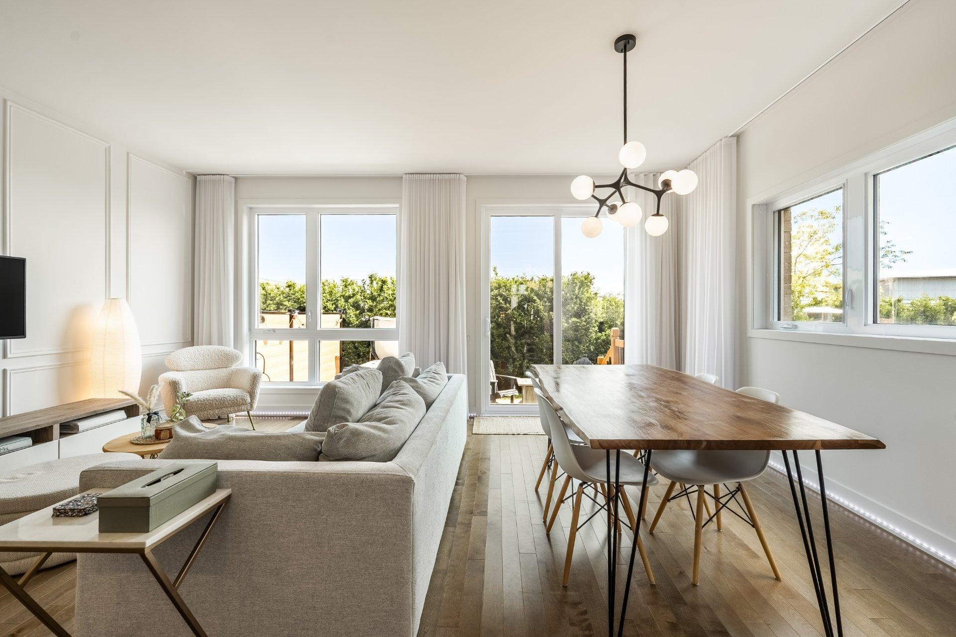 









40Z


Place Boulay

,
Saint-Basile-le-Grand,




QC
J3N0C6

