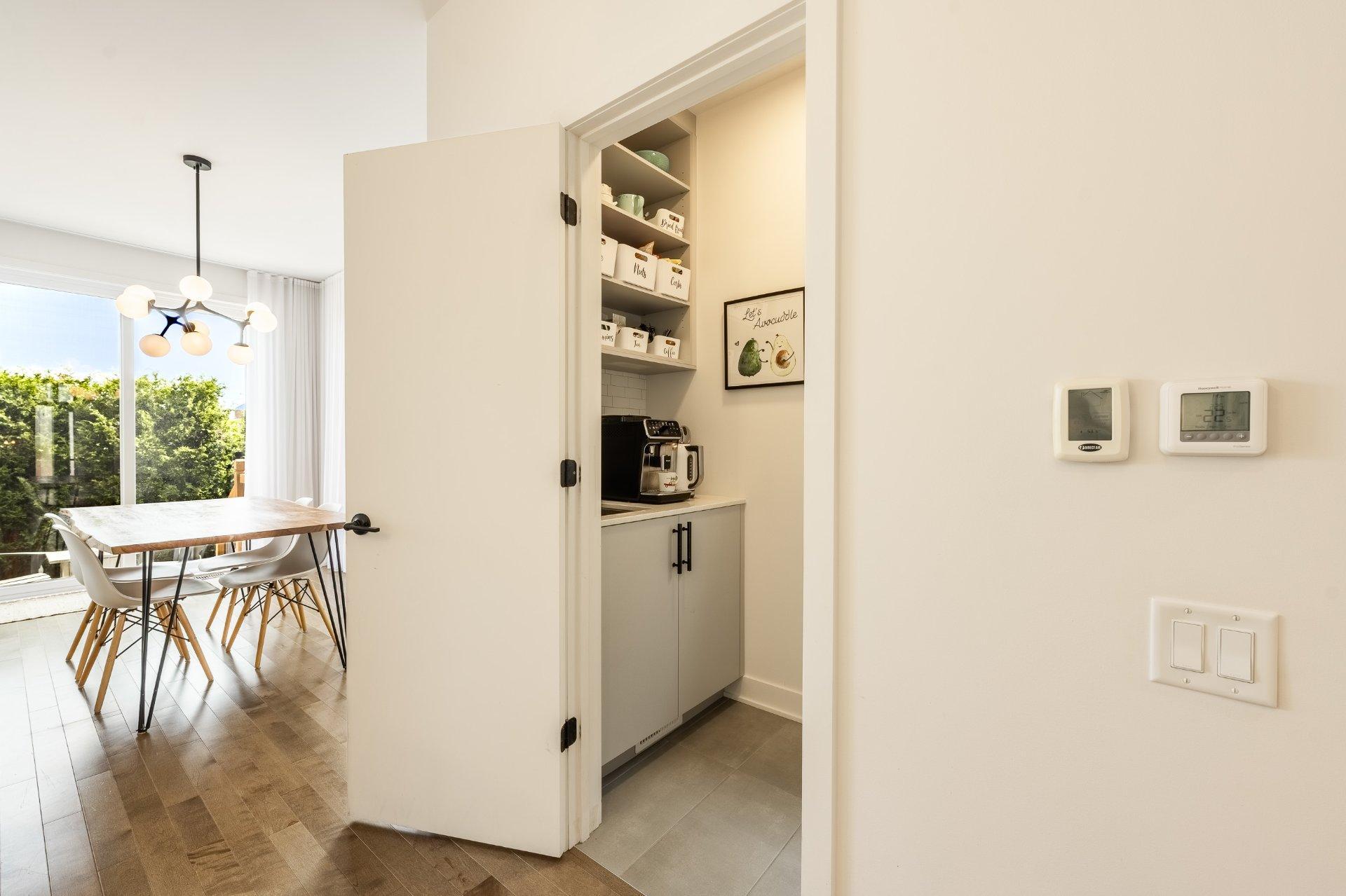 









40Z


Place Boulay

,
Saint-Basile-le-Grand,




QC
J3N0C6

