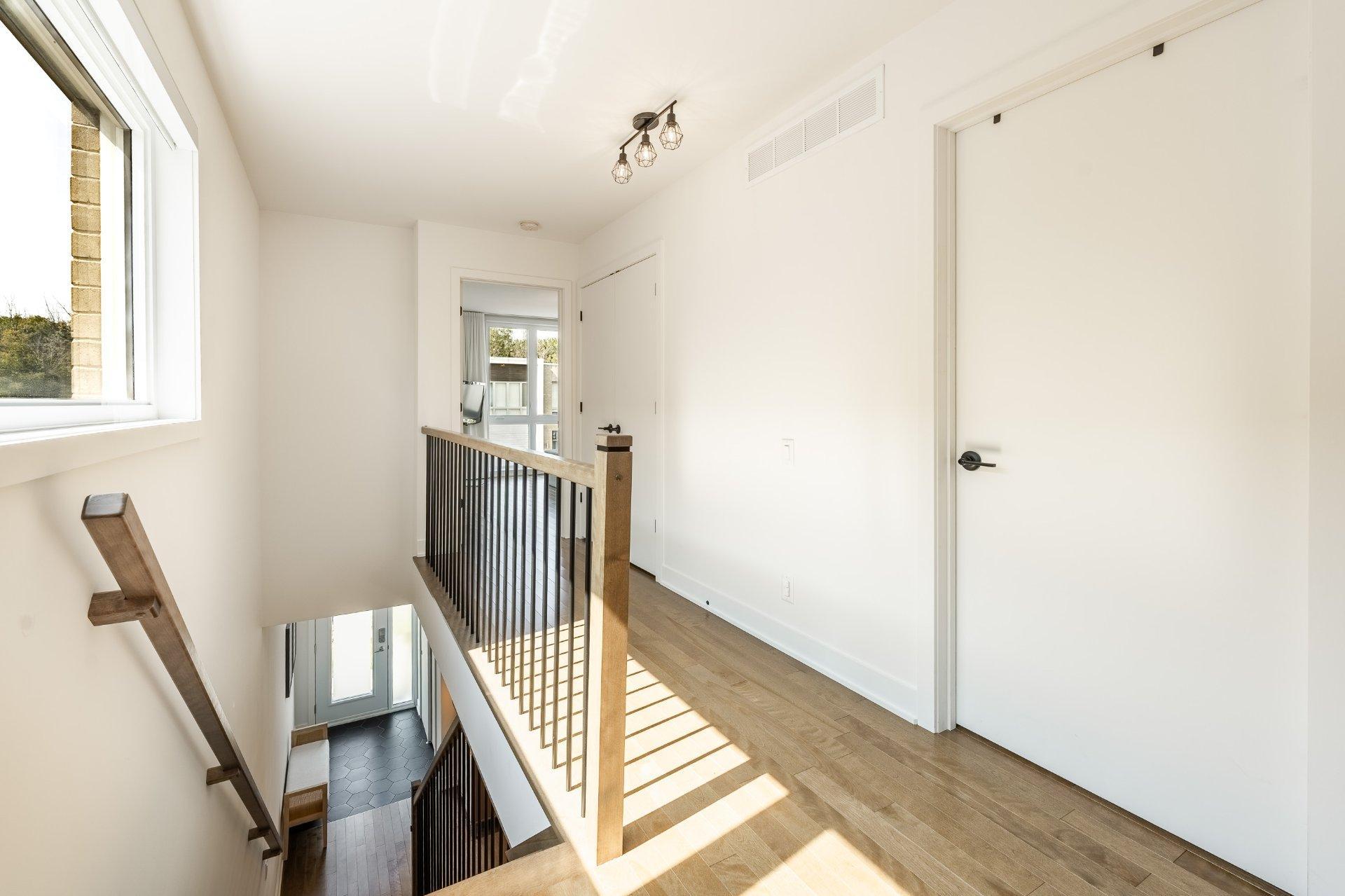 









40Z


Place Boulay

,
Saint-Basile-le-Grand,




QC
J3N0C6

