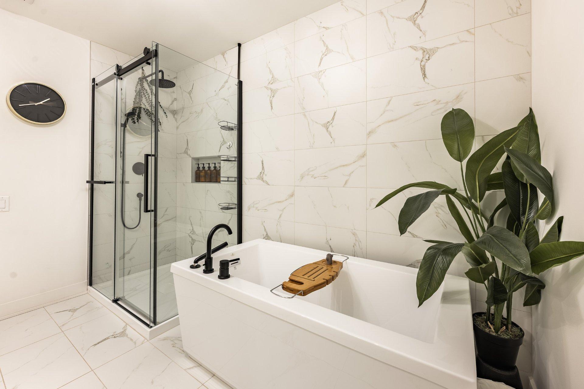 









40Z


Place Boulay

,
Saint-Basile-le-Grand,




QC
J3N0C6

