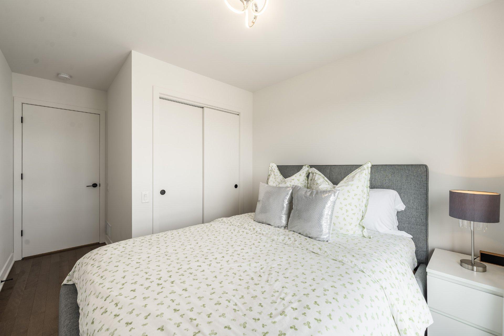 









40Z


Place Boulay

,
Saint-Basile-le-Grand,




QC
J3N0C6

